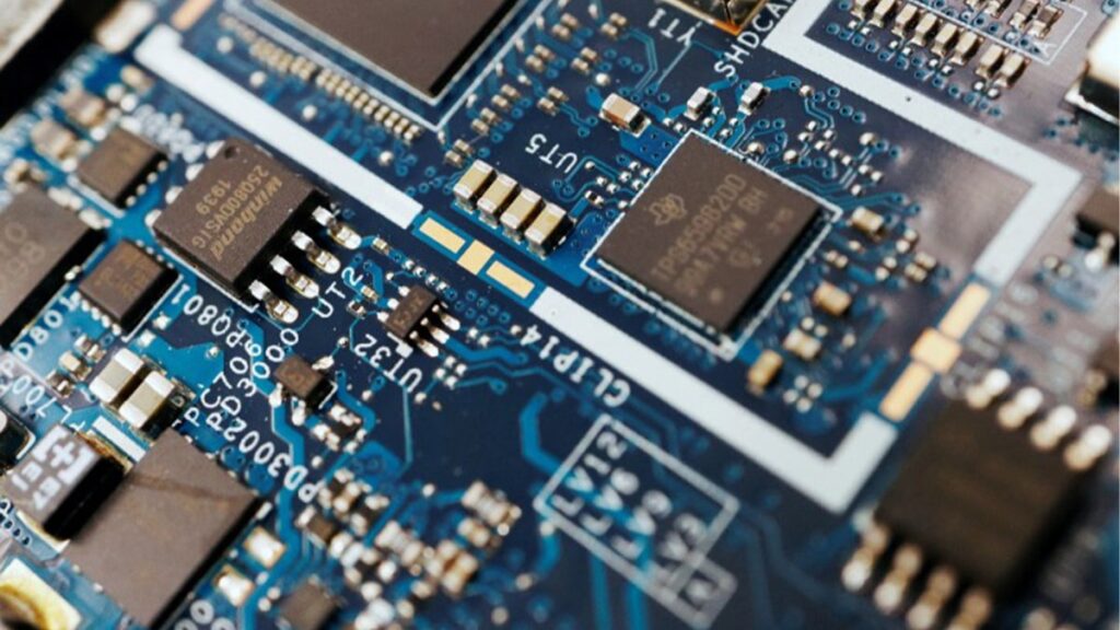 اهمیت قطعات الکترونیک در پیشرفت تکنولوژی